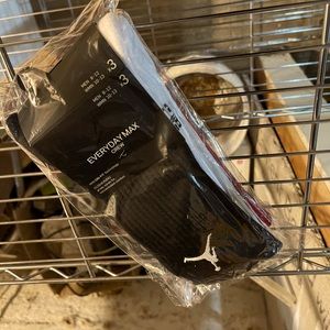 Jordan Everyday Max Crew  Color:Gray Men Size 8-12 Women Size 10-13